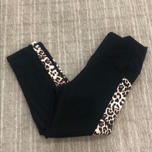 Zyia cheetah pocket capris